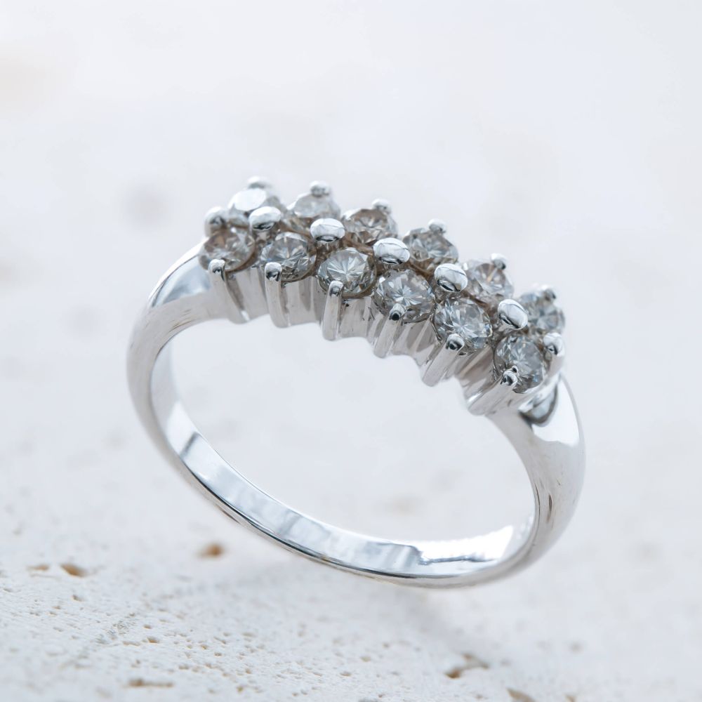 18K White Gold Ring Studded With Round Diamond