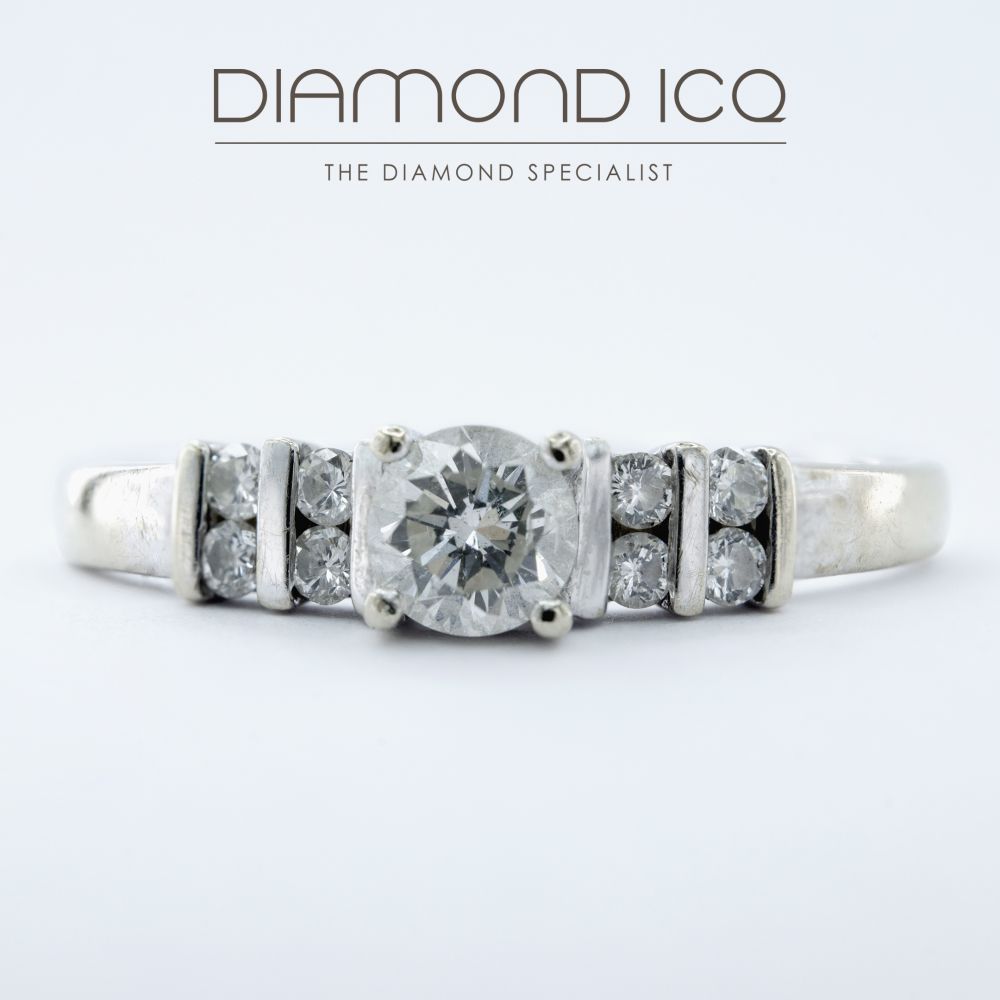 18K White Gold Diamond Ring with 0.30 Carat Diamond 