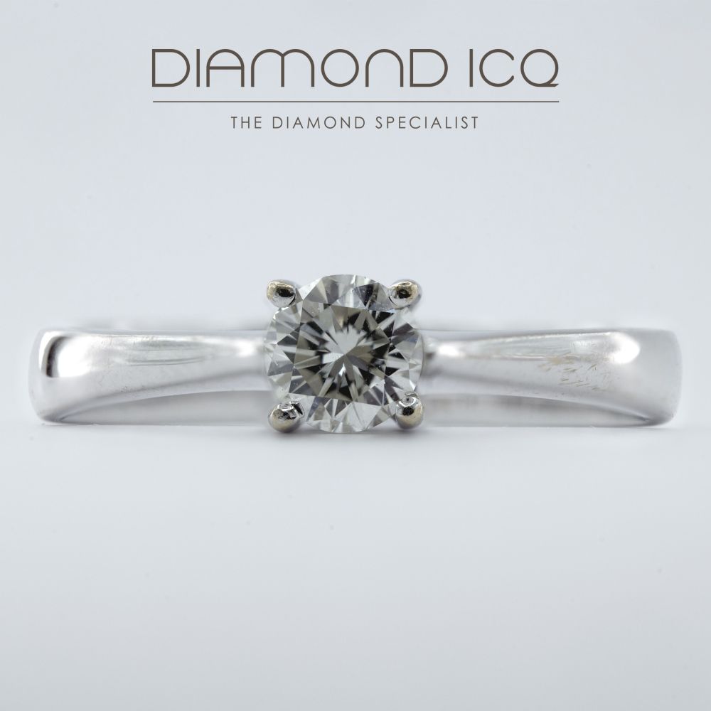 18K White Gold Solitaire Diamond Ring with 0.27 Carat Diamond 