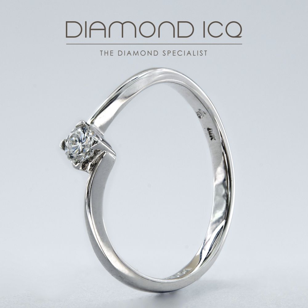 18K White Gold Solitaire Diamond Ring with 0.09 Carat Diamond