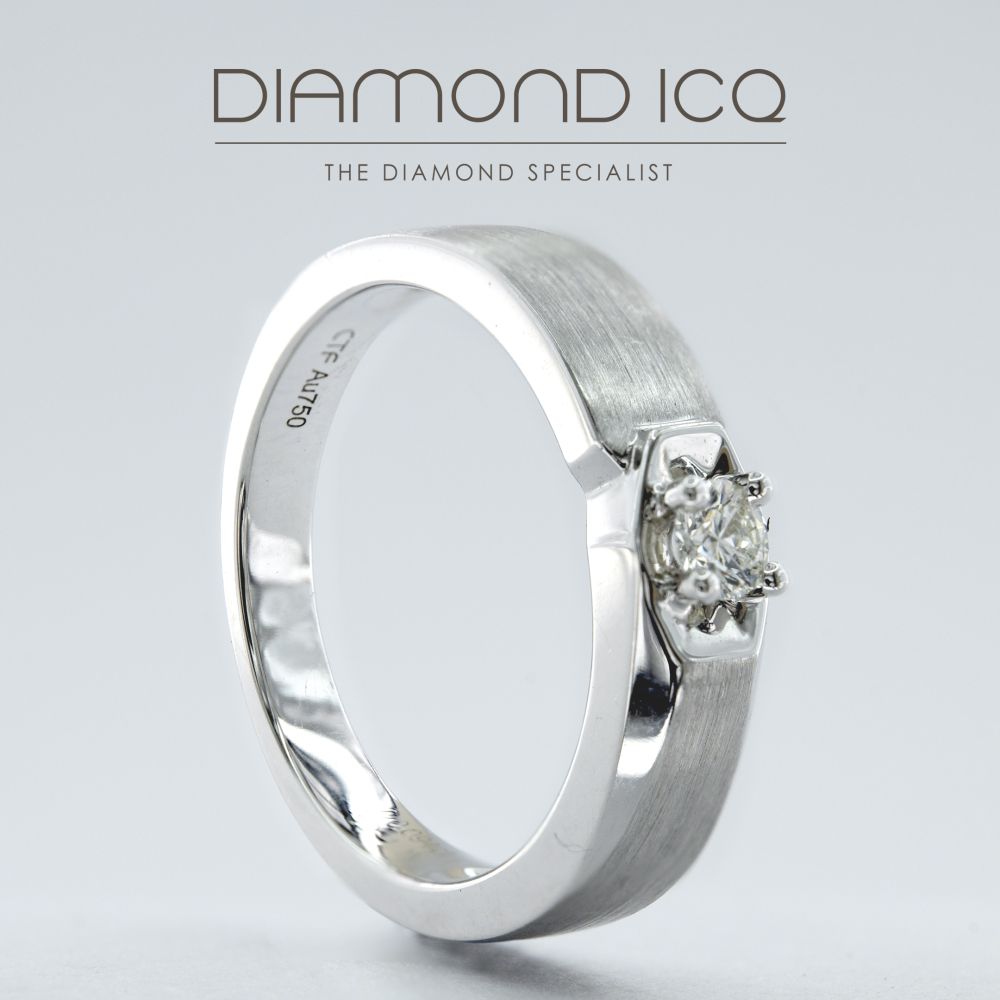 18K White Gold Diamond Ring with 0.09 Carat Diamond For Men