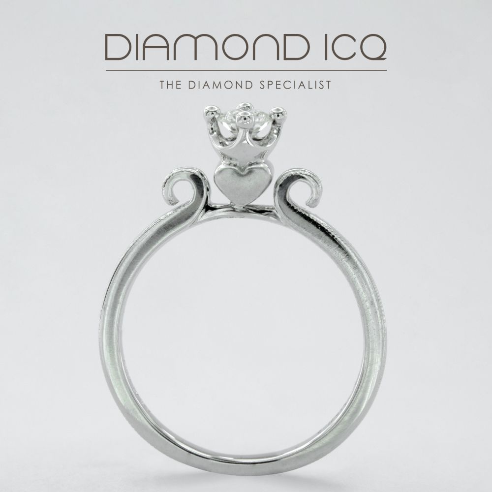 18K White Gold Diamond Ring with 0.14 Carat Diamond